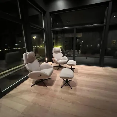 Nytt Og Moderne Hus I Vakre Lofoten, Sentralt Pa 빌라 *