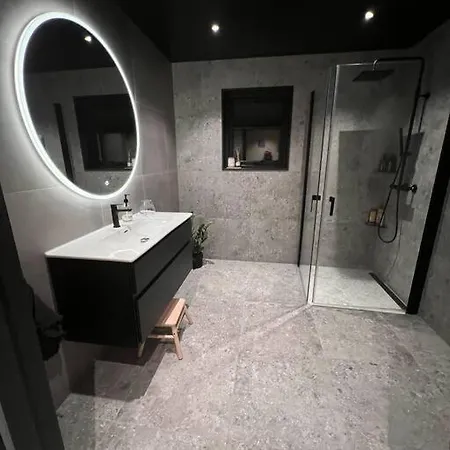 Nytt Og Moderne Hus I Vakre Lofoten, Sentralt Pa ヴィラ